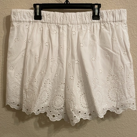 LOFT White Eyelet Shorts . NEW w/o tags 
Size large - Picture 4 of 5